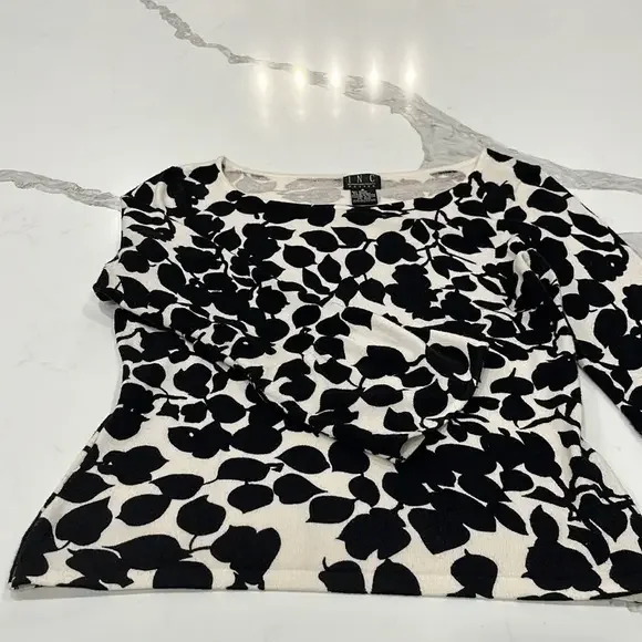 Super cute cropped INC women’s size small with flare cuff excellent condition - Picture 1 of 4